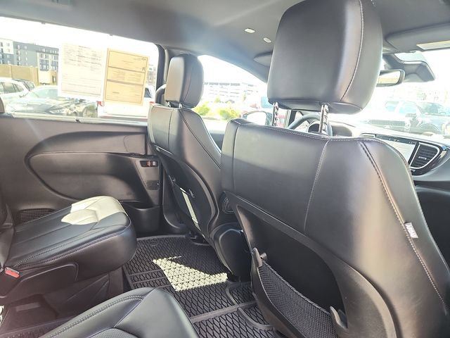 Used 2025 Chrysler Voyager LX FWD image 28