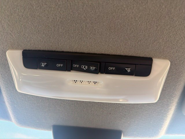Used 2023 Nissan Kicks SR FWD image 33