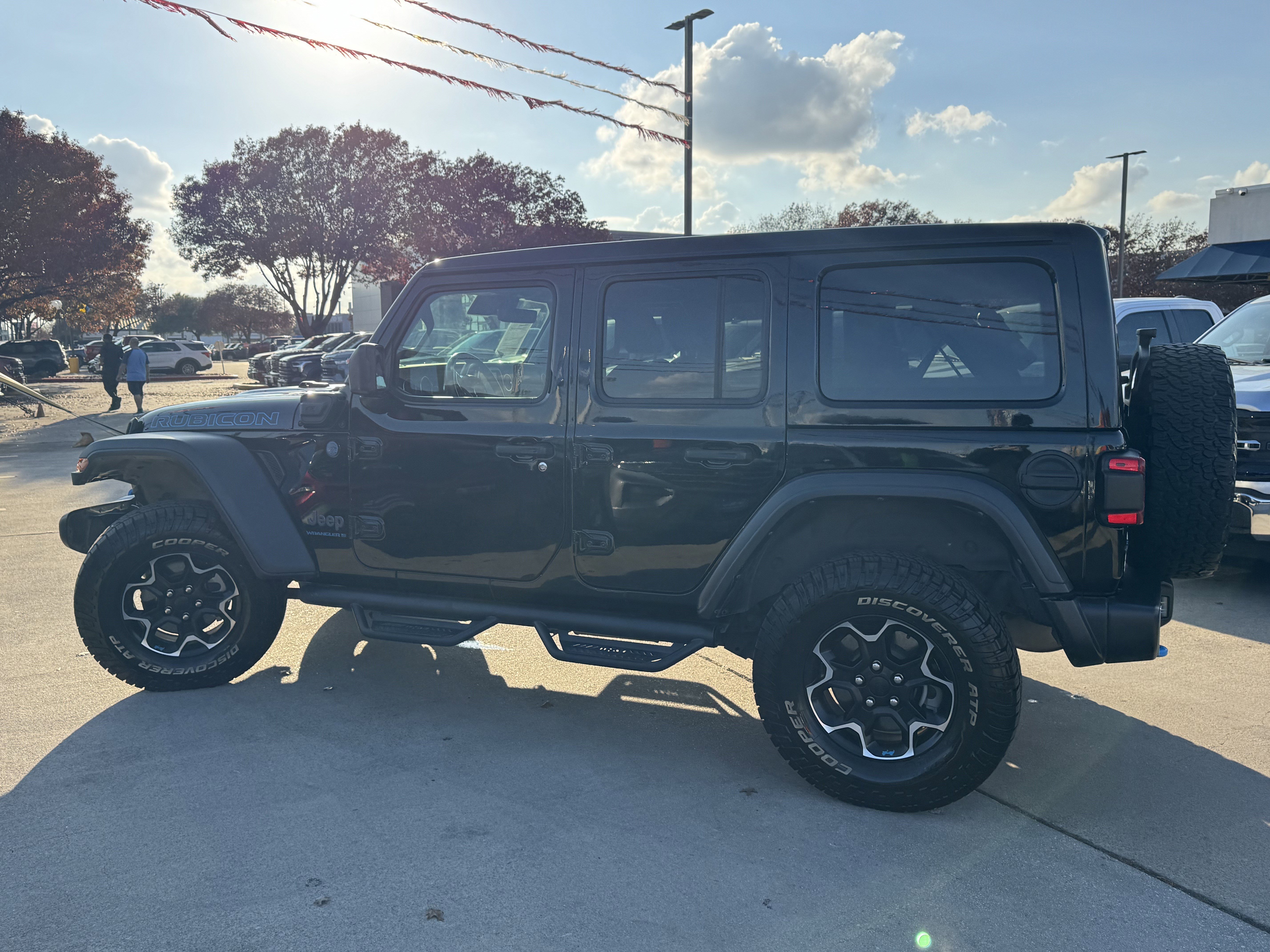 Used 2023 Jeep Wrangler Unlimited Rubicon 4xe w/ Safety Group image 4