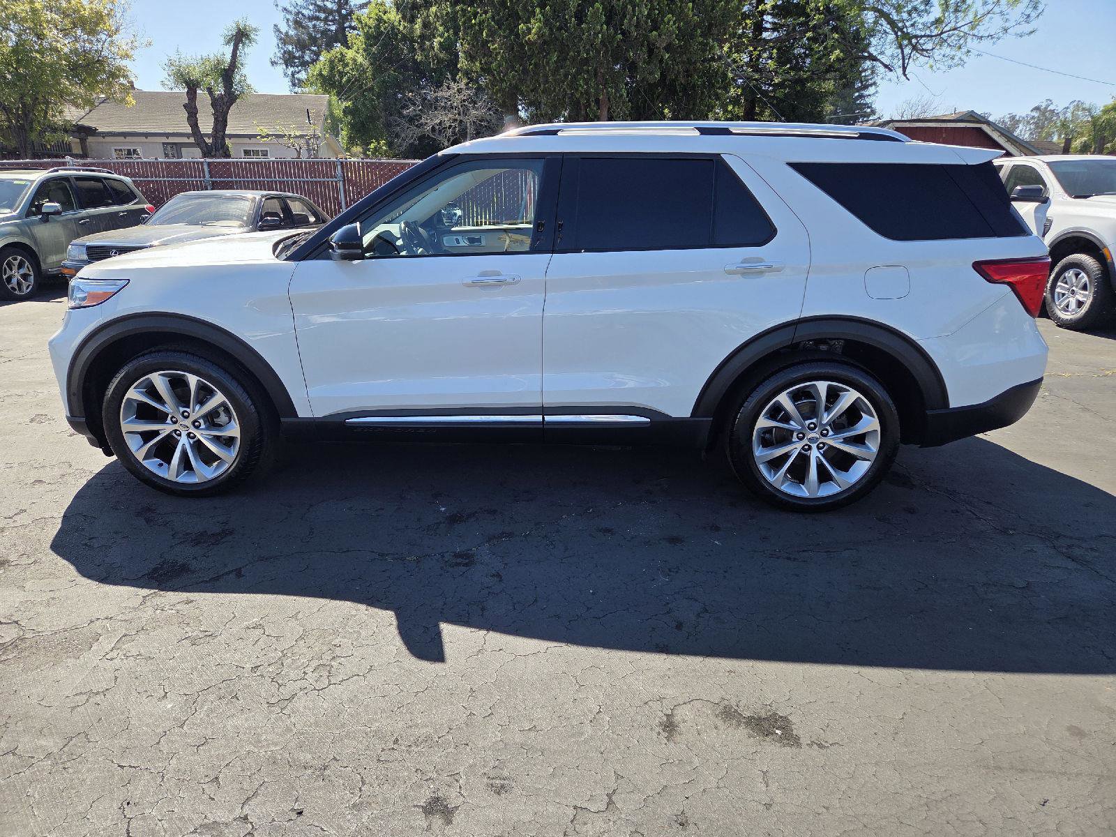 Certified 2021 Ford Explorer Platinum w/ Equipment Group 601A image 8