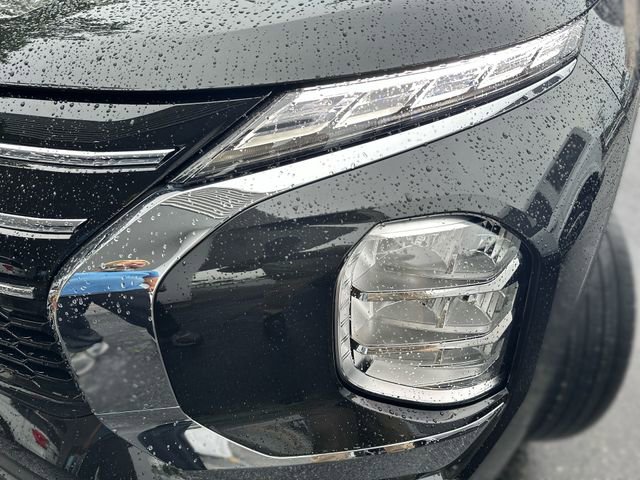 Used 2025 Mitsubishi Outlander ES FWD image 9