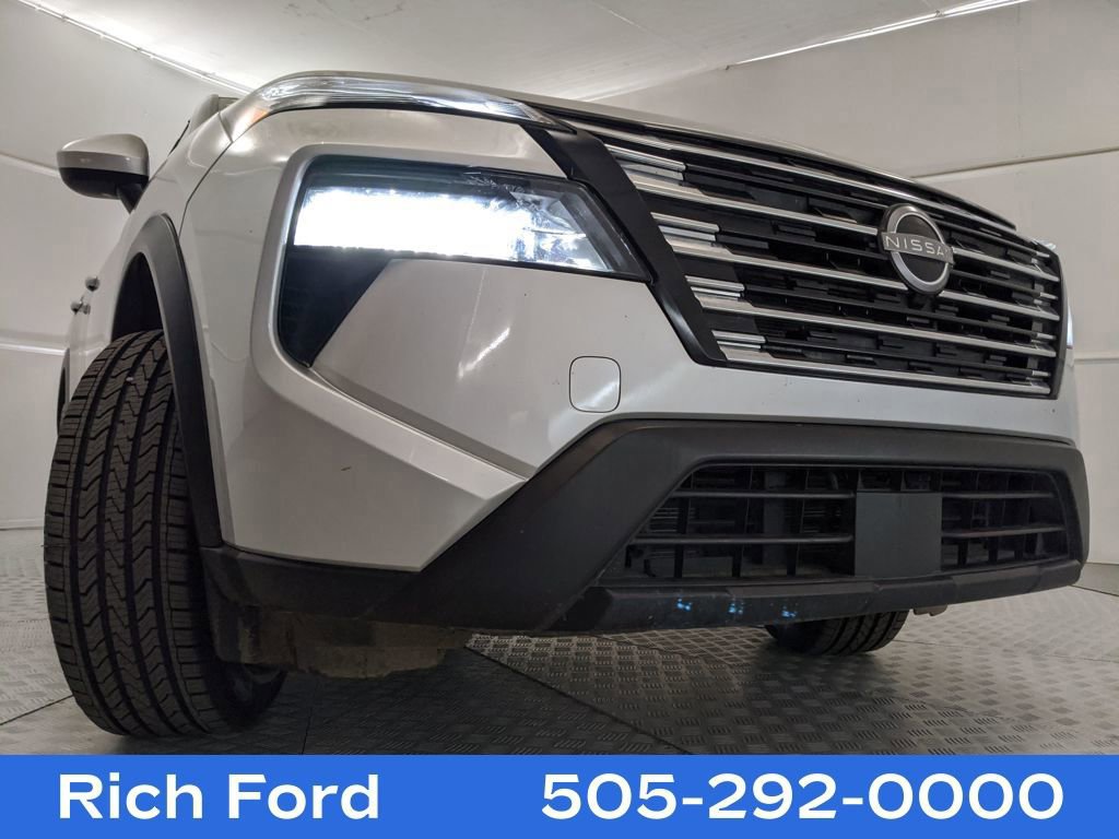 Used 2025 Nissan Rogue SV image 22