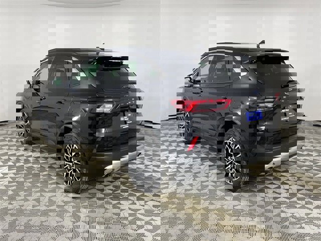 Certified 2024 Ford Escape SE image 2