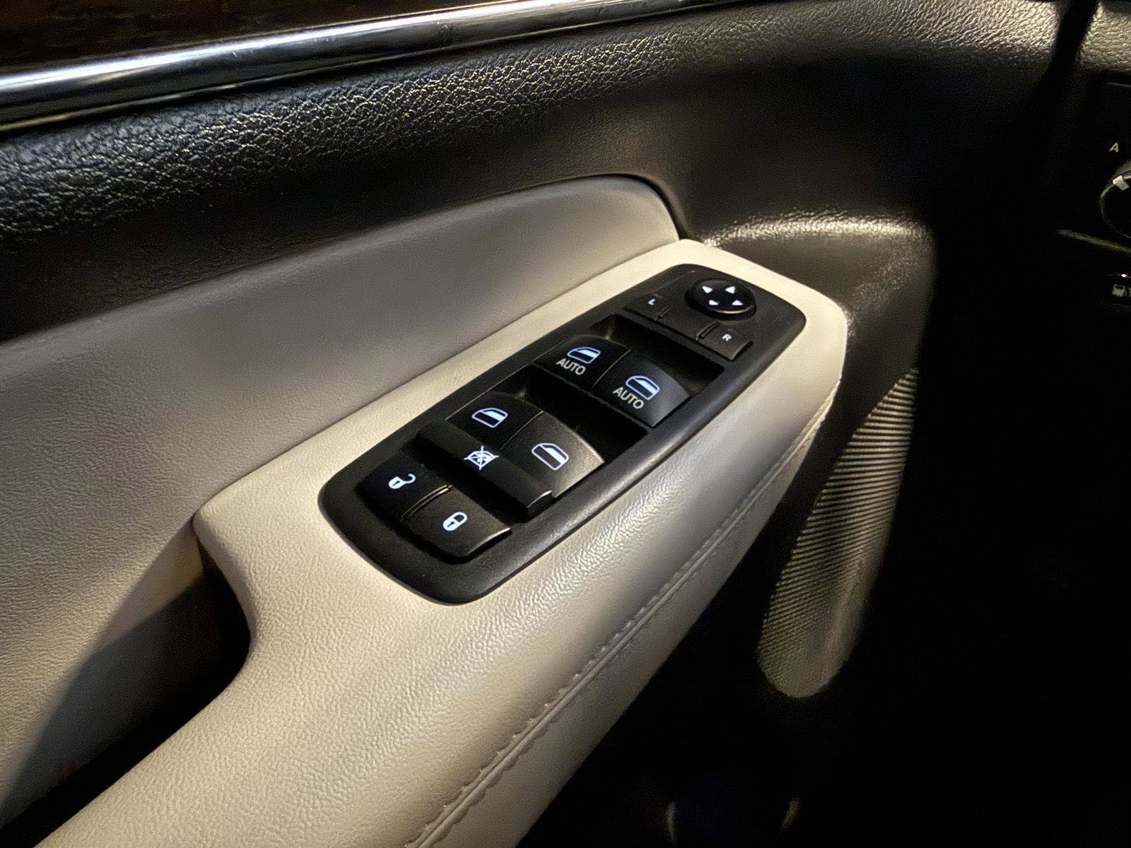 Used 2018 Jeep Grand Cherokee Limited image 26