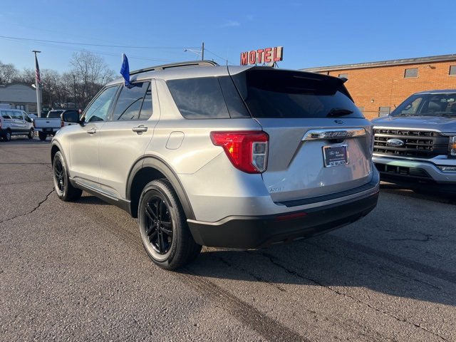 Certified 2021 Ford Explorer XLT image 3