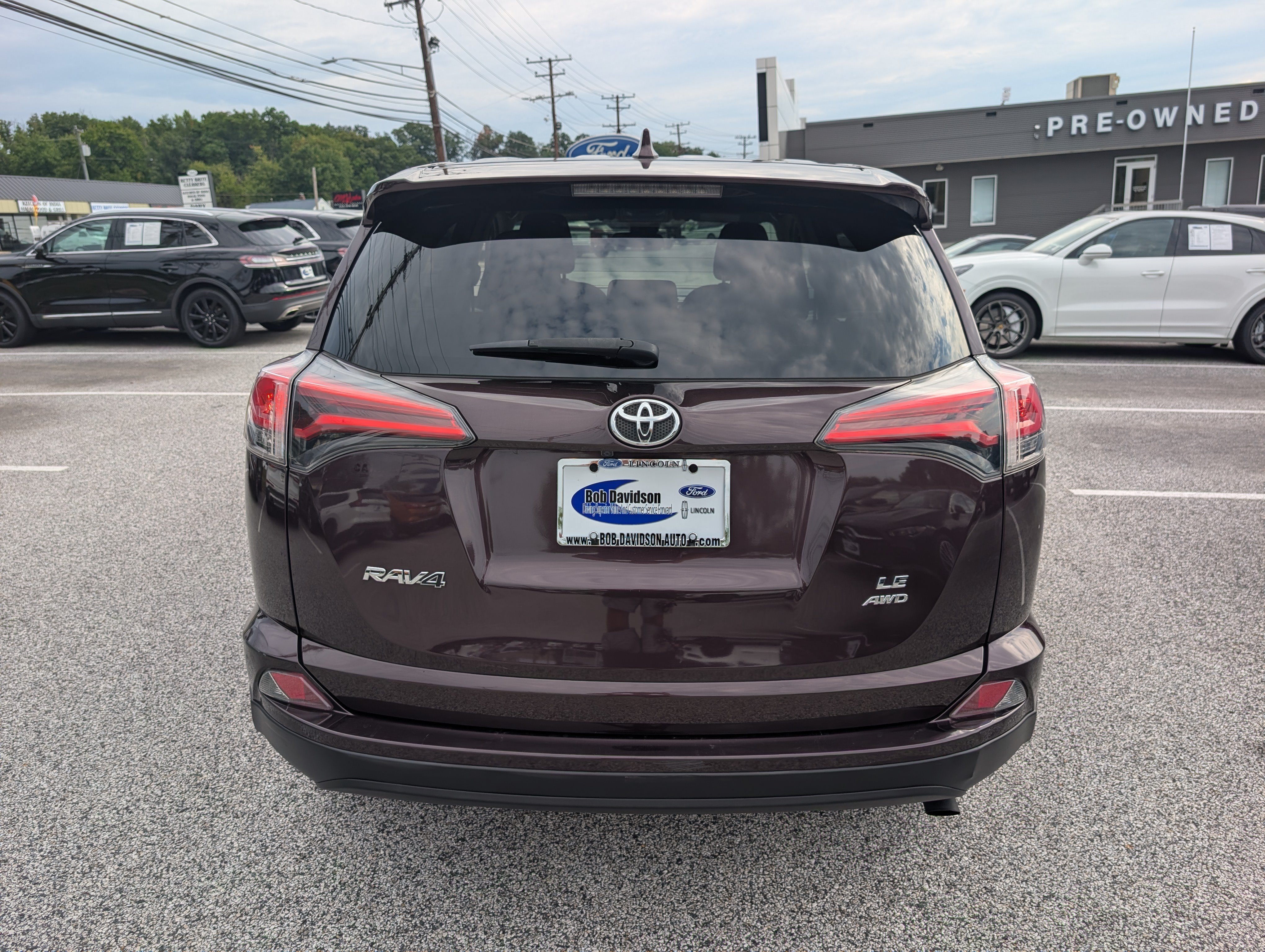 Used 2018 Toyota RAV4 LE w/ Carpet Mat Package AWD/4WD image 6