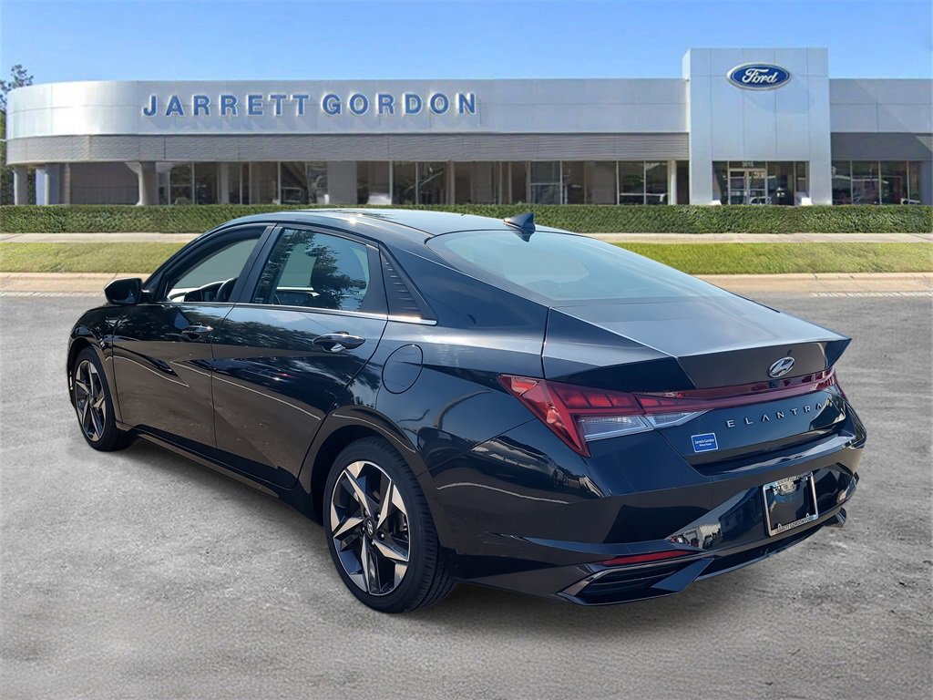 Used 2022 Hyundai Elantra SEL w/ Convenience + Premium Package image 3