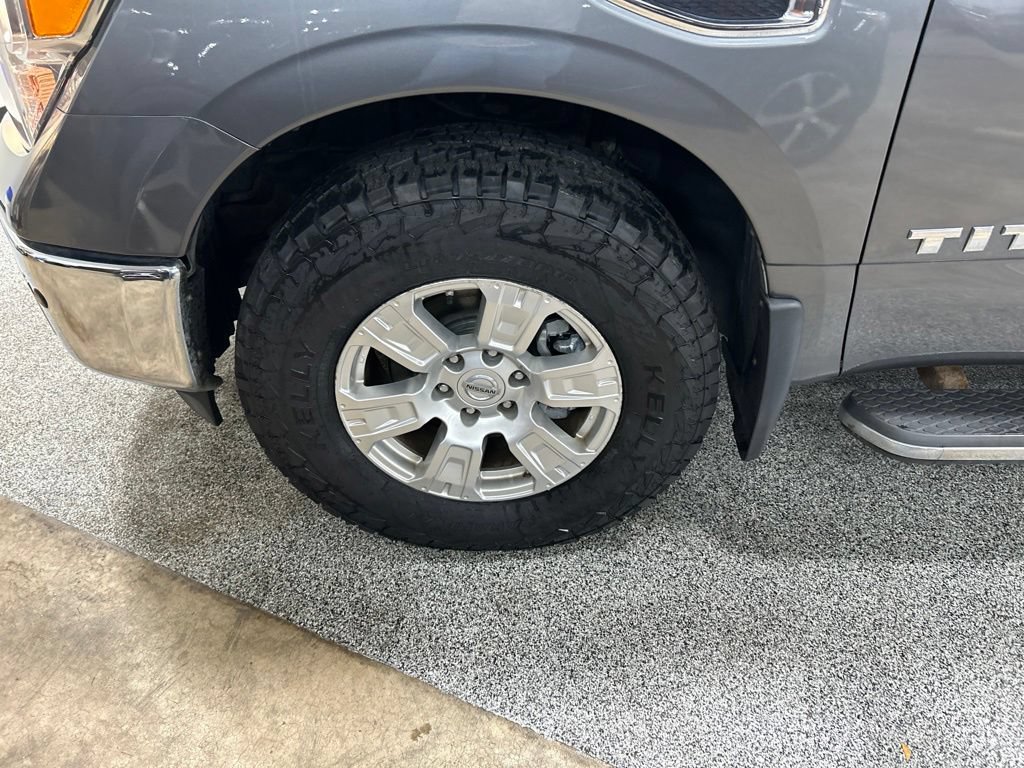 Used 2017 Nissan Titan SV AWD/4WD image 30