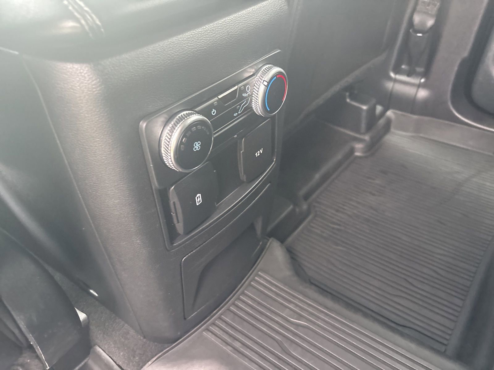 Certified 2022 Ford Explorer XLT w/ Equipment Group 202A image 33