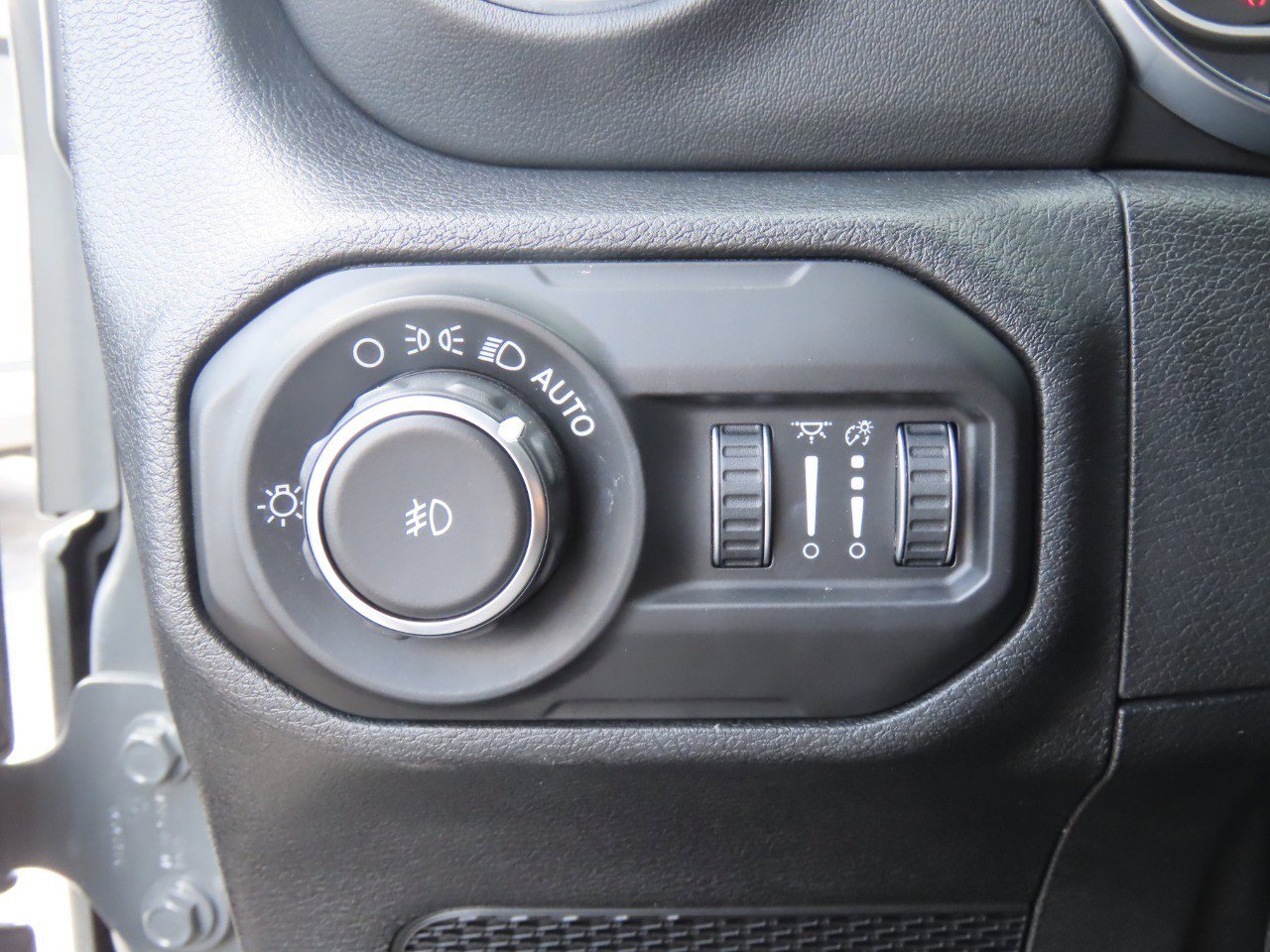 Used 2020 Jeep Wrangler Unlimited Sahara AWD/4WD image 26