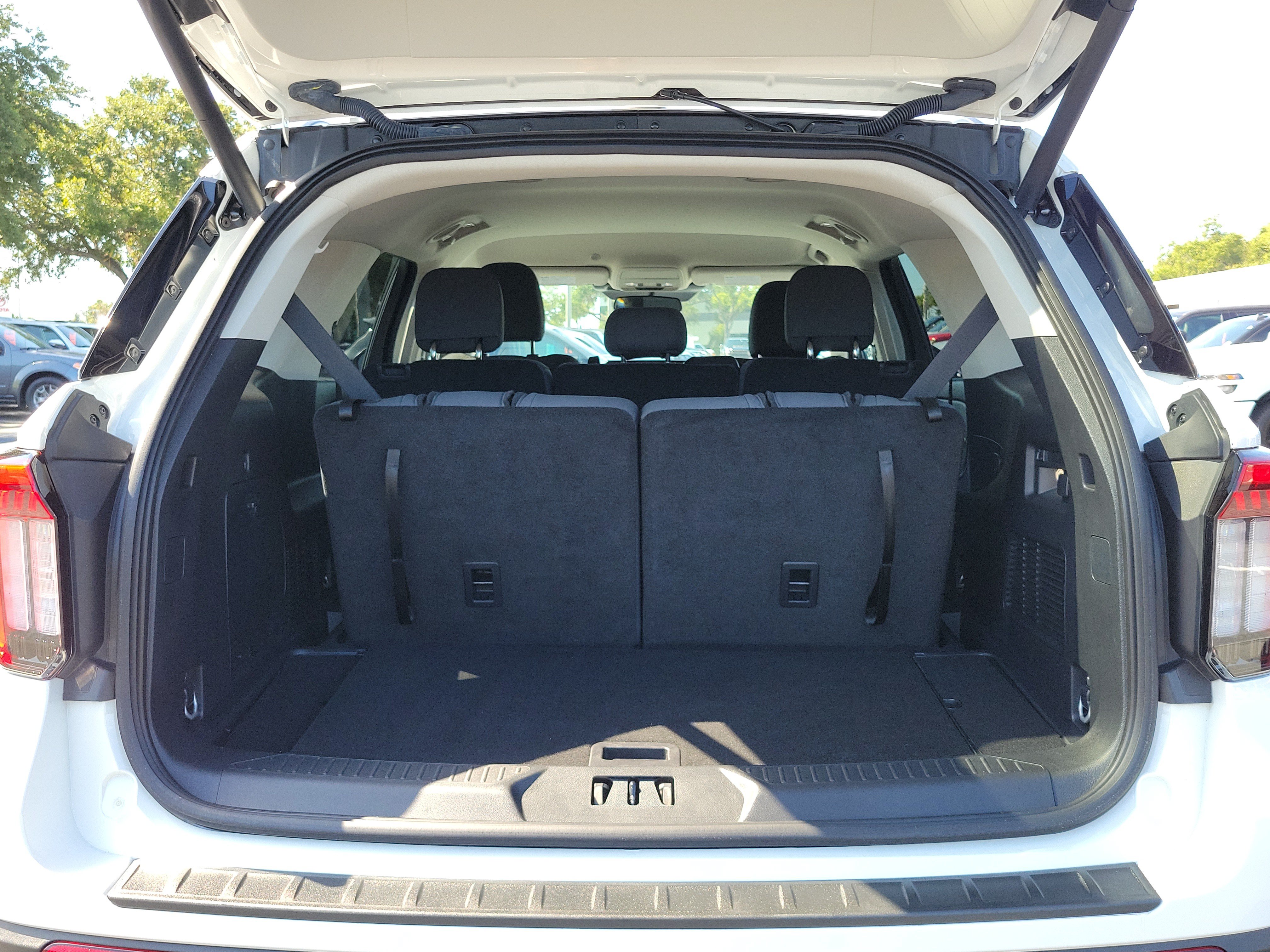 Certified 2025 Ford Explorer Active RWD image 9
