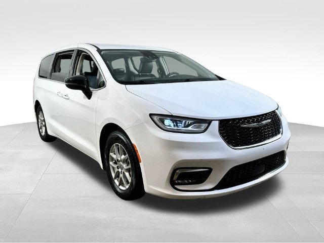 Used 2024 Chrysler Pacifica Touring-L