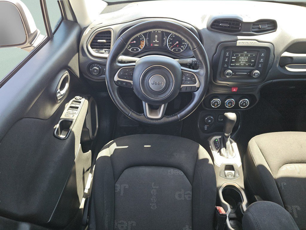 Used 2017 Jeep Renegade Latitude AWD/4WD image 4