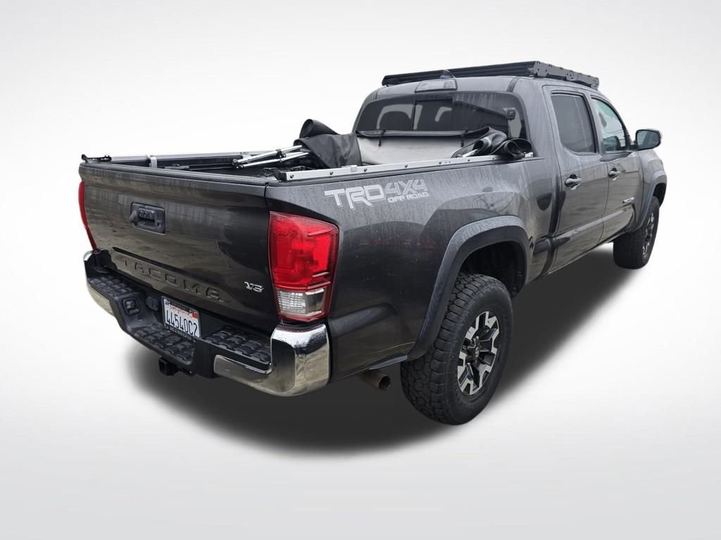 Used 2017 Toyota Tacoma TRD Off-Road image 2