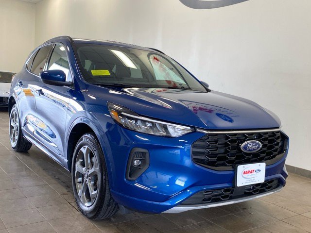 Certified 2023 Ford Escape ST-Line Select AWD/4WD image 2