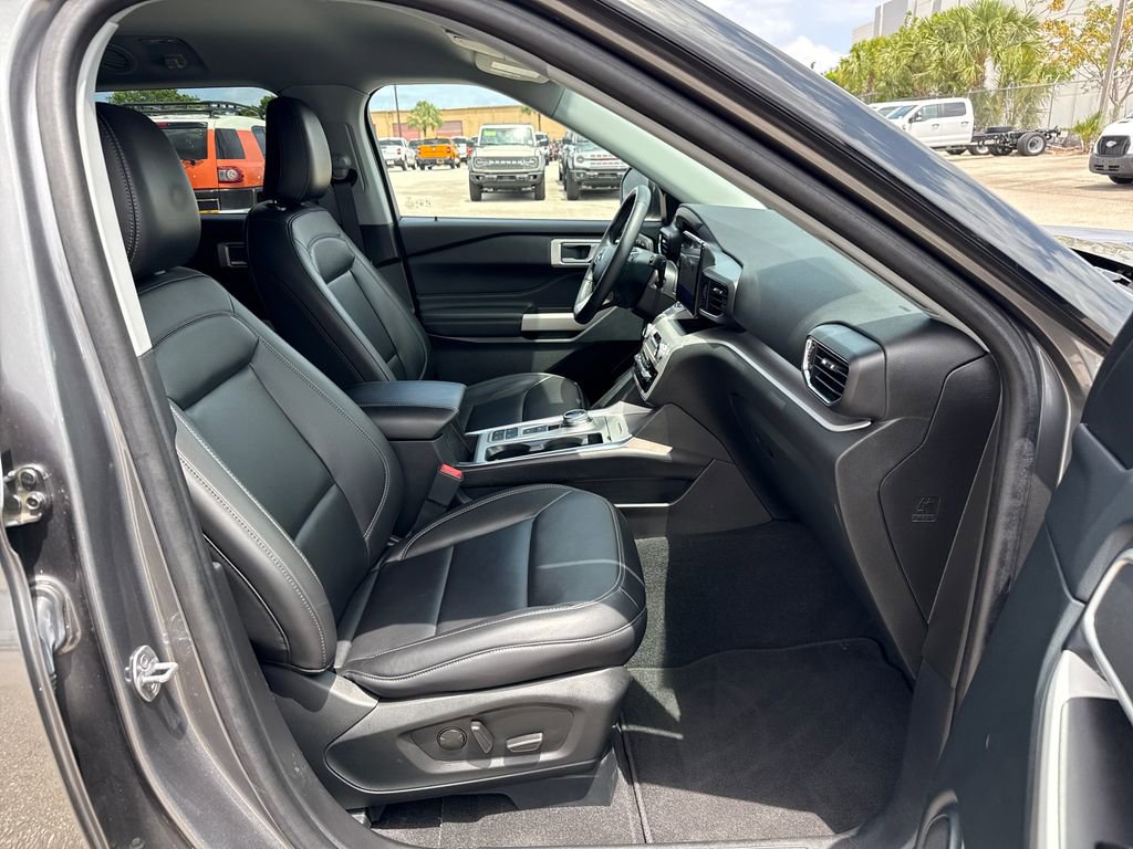 Certified 2024 Ford Explorer XLT w/ Equipment Group 202A RWD image 24