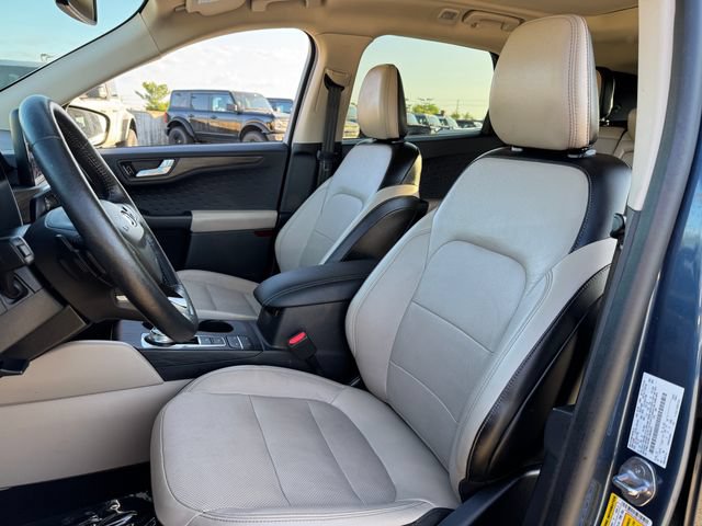 Certified 2020 Ford Escape Titanium w/ Titanium Premium Package 2.0 AWD/4WD image 14