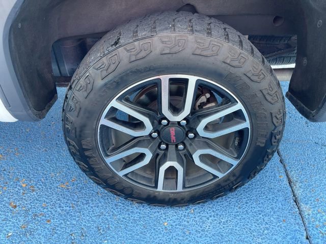 Used 2024 GMC Sierra 1500 AT4 w/ Technology Package AWD/4WD image 4