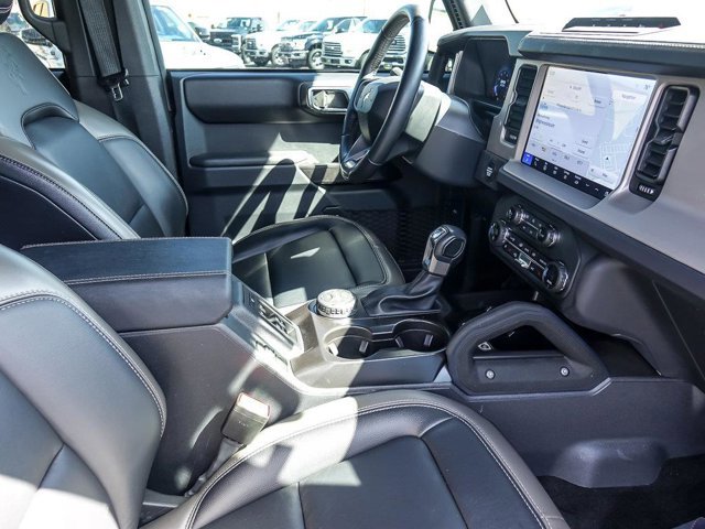 Certified 2025 Ford Bronco Outer Banks w/ Sasquatch Package AWD/4WD image 31