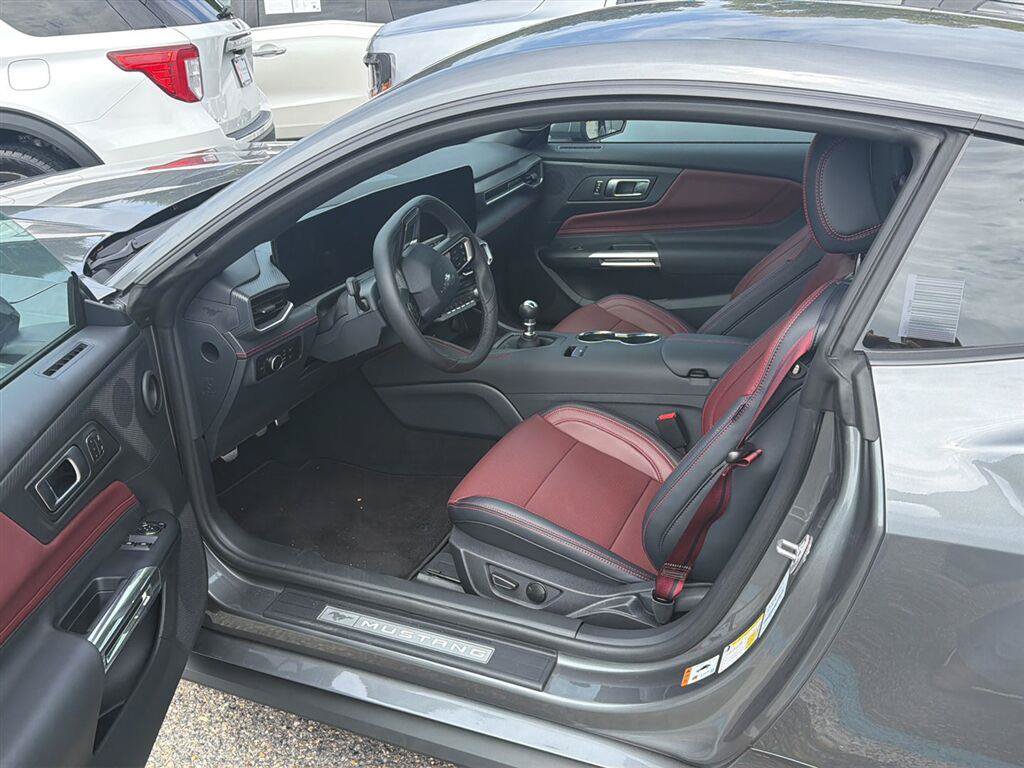 Certified 2025 Ford Mustang GT Premium RWD image 5