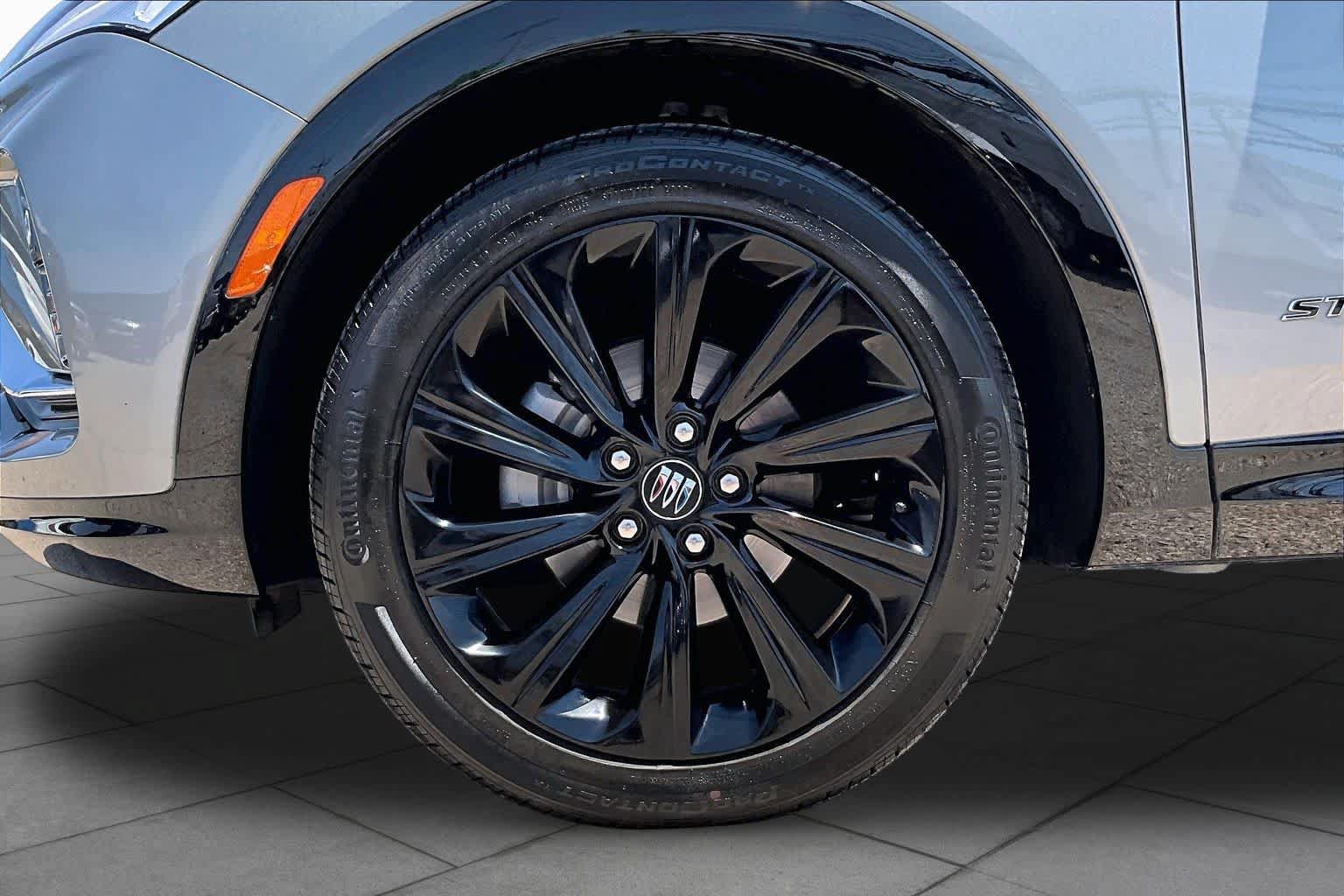 Used 2025 Buick Envista Sport Touring w/ Experience Buick Package FWD image 11