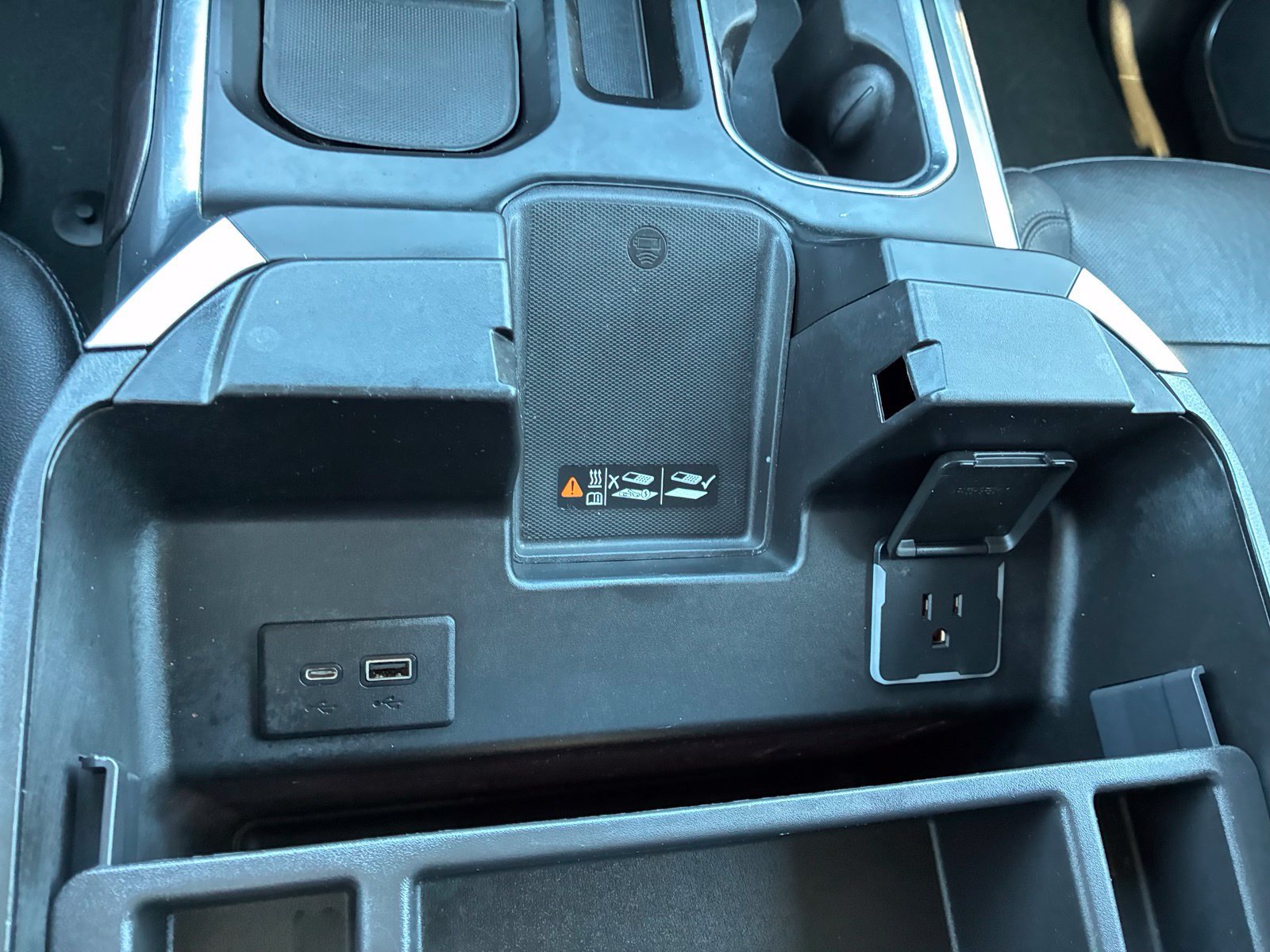 Used 2022 Chevrolet Silverado 1500 LTZ AWD/4WD image 19