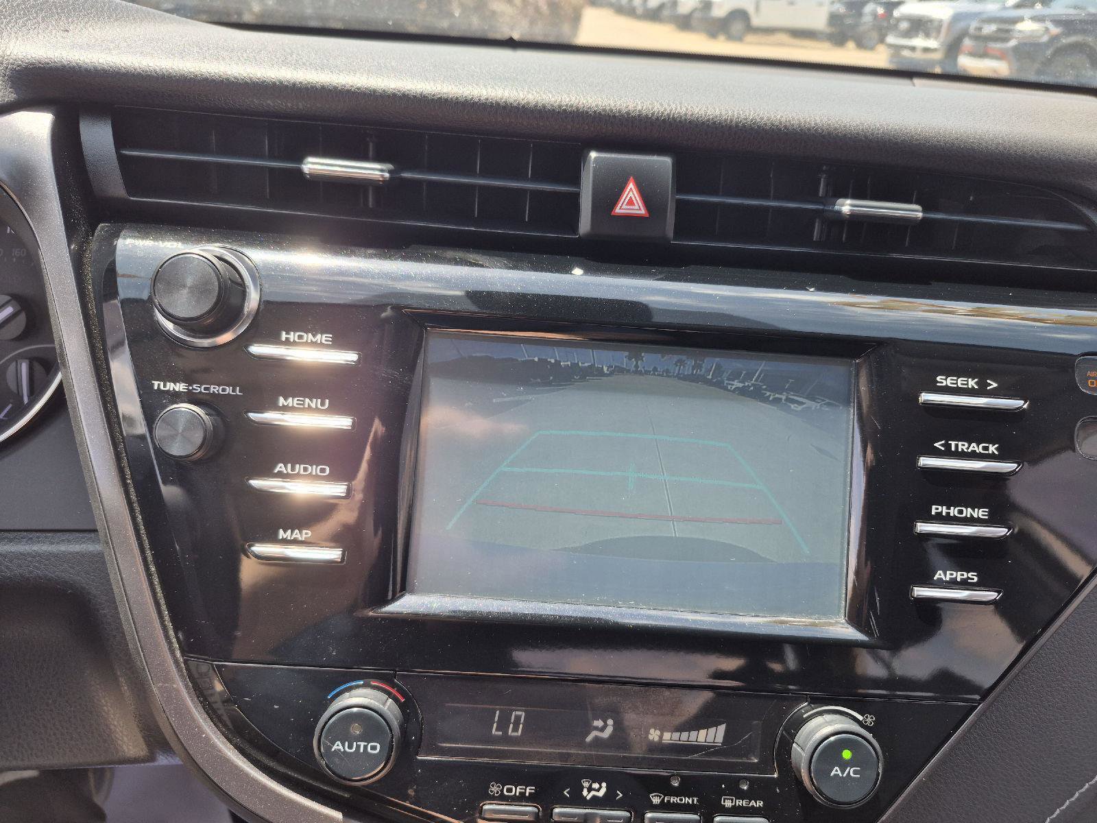 Used 2019 Toyota Camry SE FWD image 6