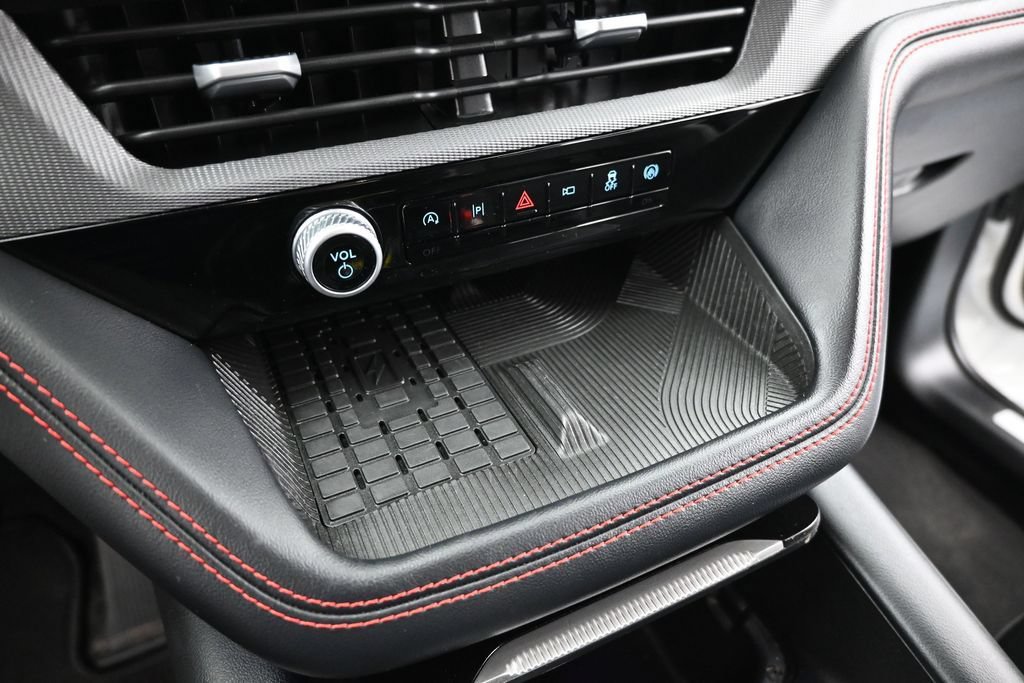Certified 2025 Ford Explorer ST-Line w/ Premium Package RWD image 17