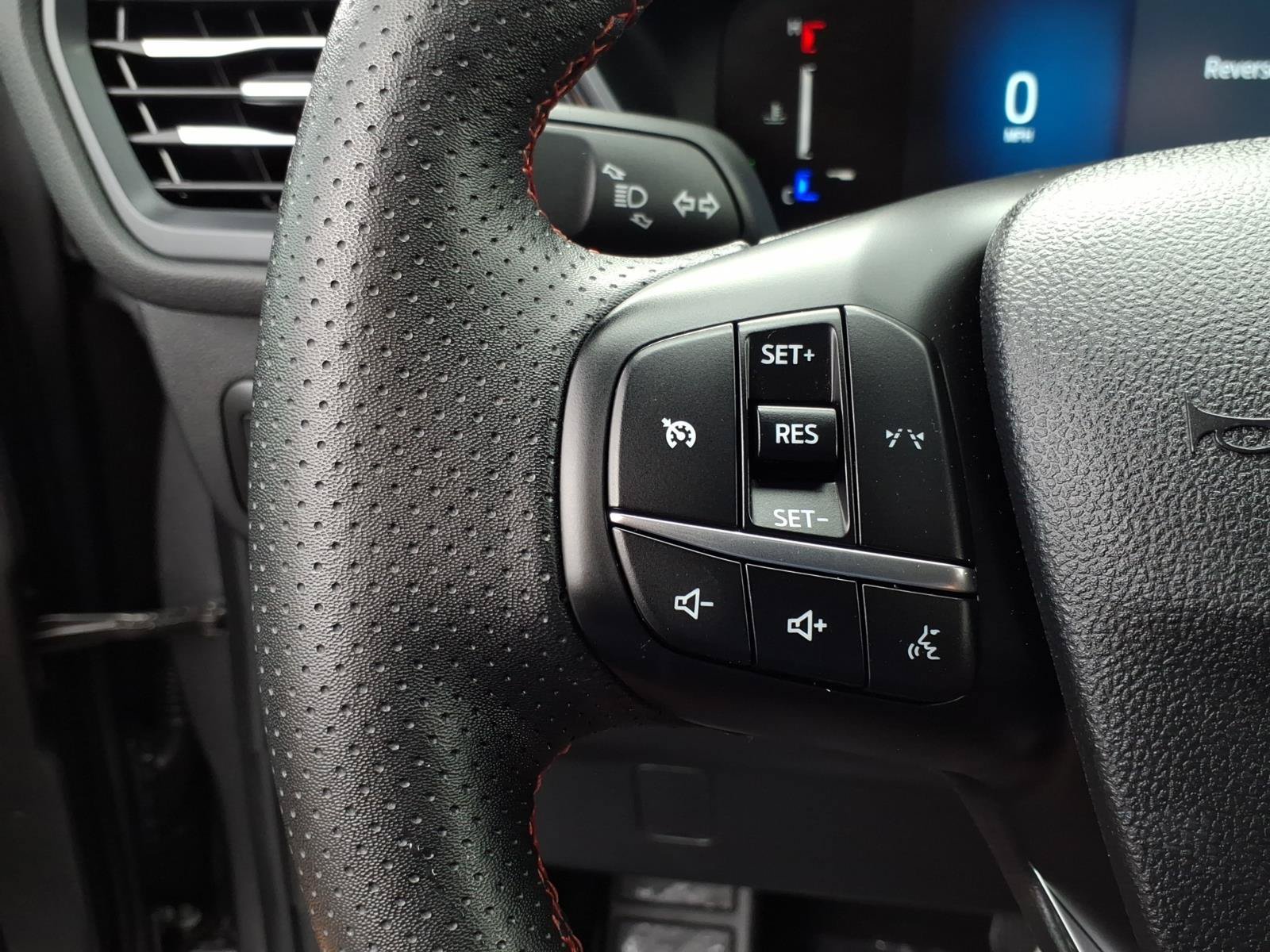 Certified 2025 Ford Escape ST-Line Select AWD/4WD image 23