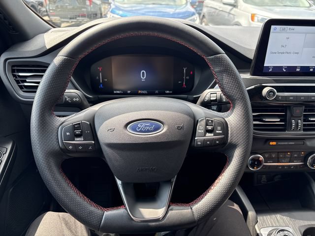 Certified 2025 Ford Escape ST-Line Select AWD/4WD image 31