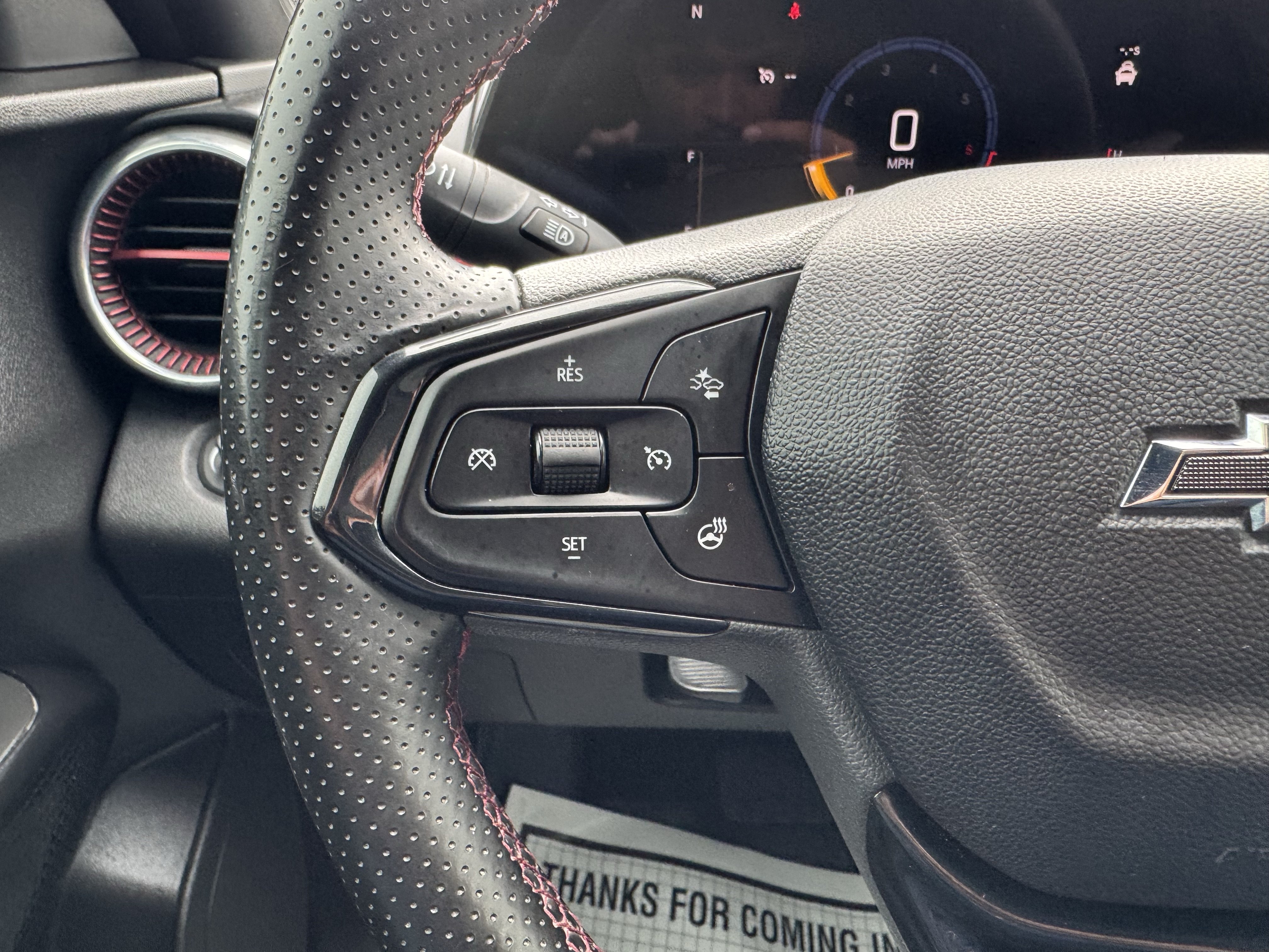 Used 2025 Chevrolet Trax RS w/ Sunroof Package FWD image 9
