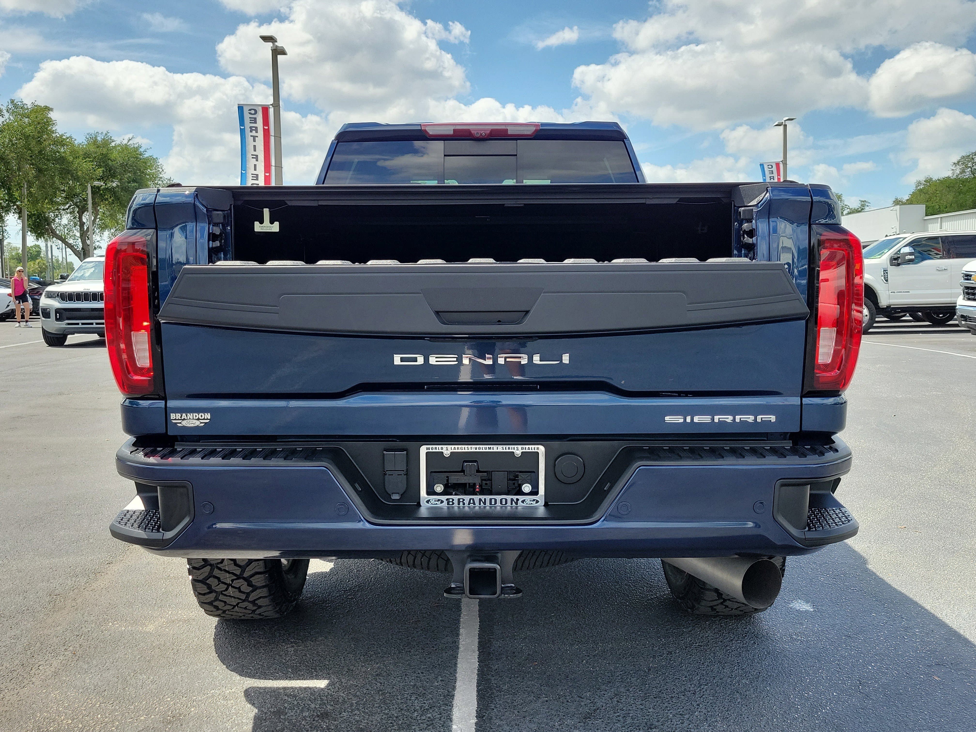 Used 2023 GMC Sierra 2500 Denali w/ Technology Package AWD/4WD image 11