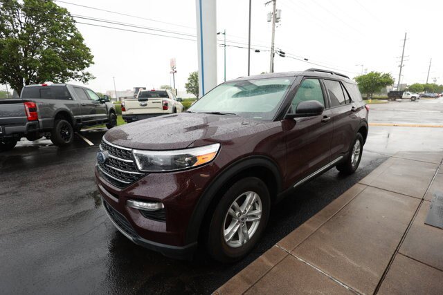 Certified 2023 Ford Explorer XLT w/ Equipment Group 202A AWD/4WD image 6
