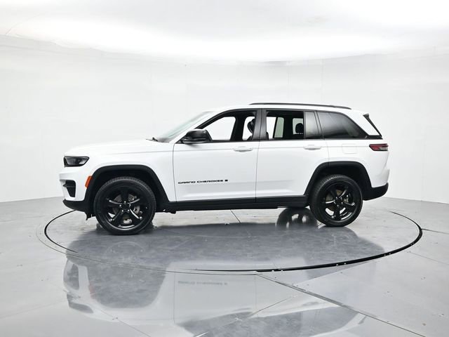 Used 2023 Jeep Grand Cherokee Altitude RWD image 6