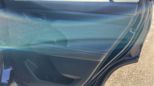 Used 2024 Toyota Highlander LE AWD/4WD image 12