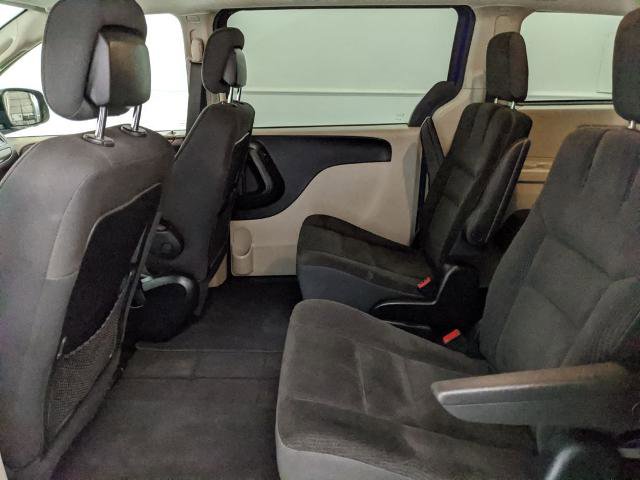 Used 2018 Dodge Grand Caravan SE w/ UConnect Hands-Free Group image 24