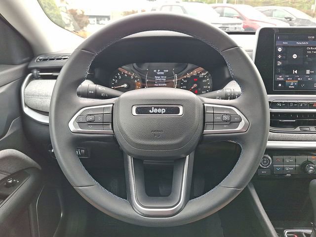 Used 2022 Jeep Compass Latitude AWD/4WD image 16