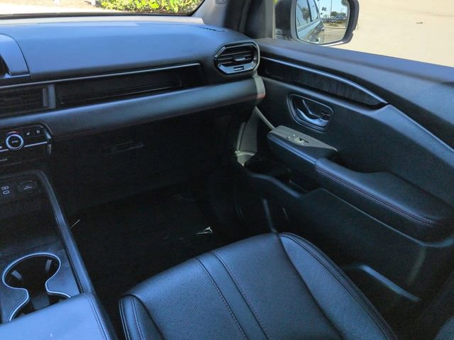 Used 2025 Honda Pilot Black Edition image 17
