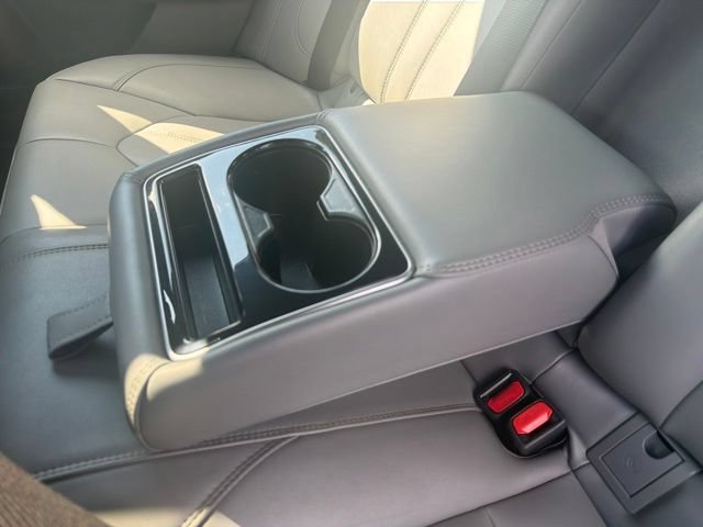 Used 2022 Toyota Avalon XLE w/ Moonroof Package FWD image 34