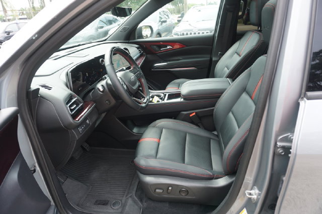Used 2024 Chevrolet Traverse RS w/ LPO, Floor Liner Package FWD image 20