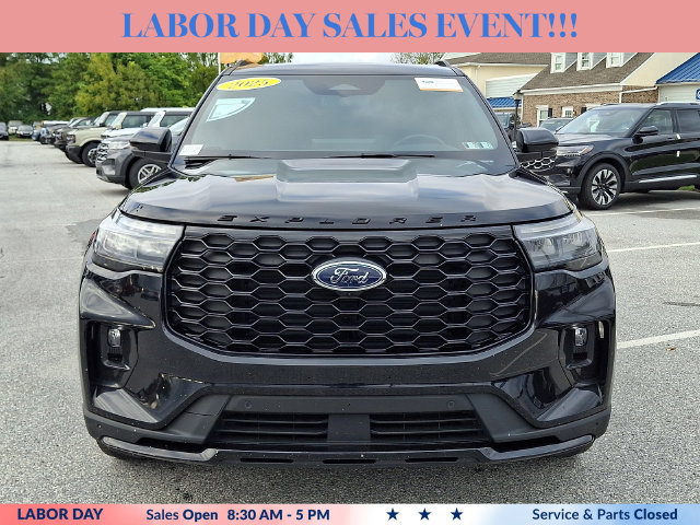 Certified 2025 Ford Explorer ST-Line w/ Premium Package AWD/4WD image 3