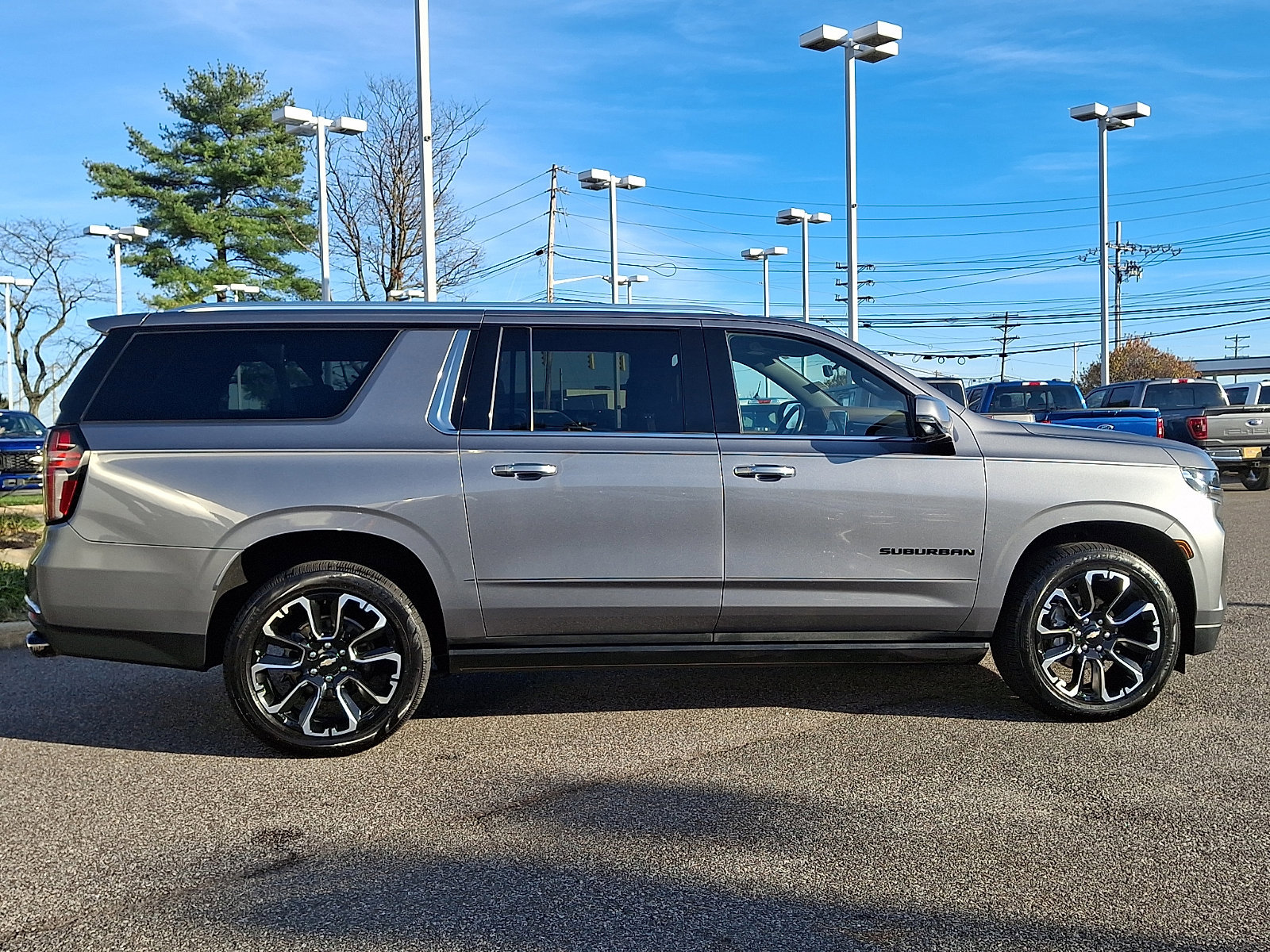 Used 2021 Chevrolet Suburban High Country image 9