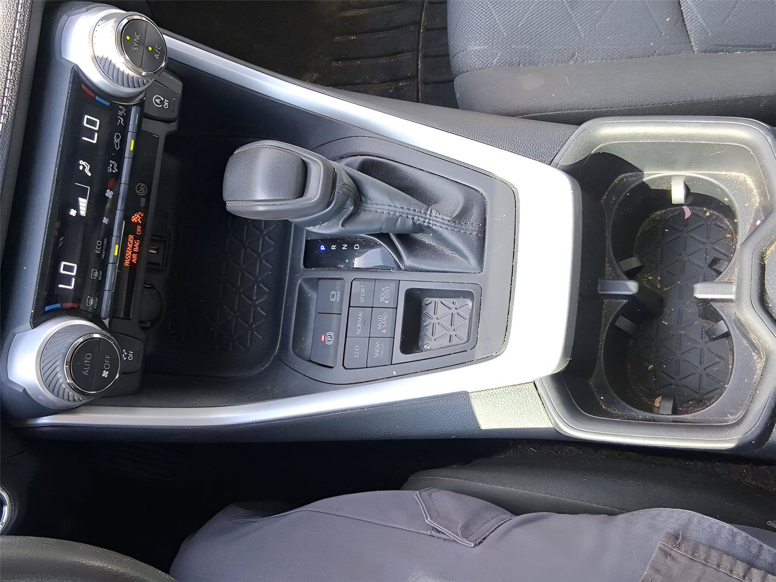 Used 2022 Toyota RAV4 XLE AWD/4WD image 21