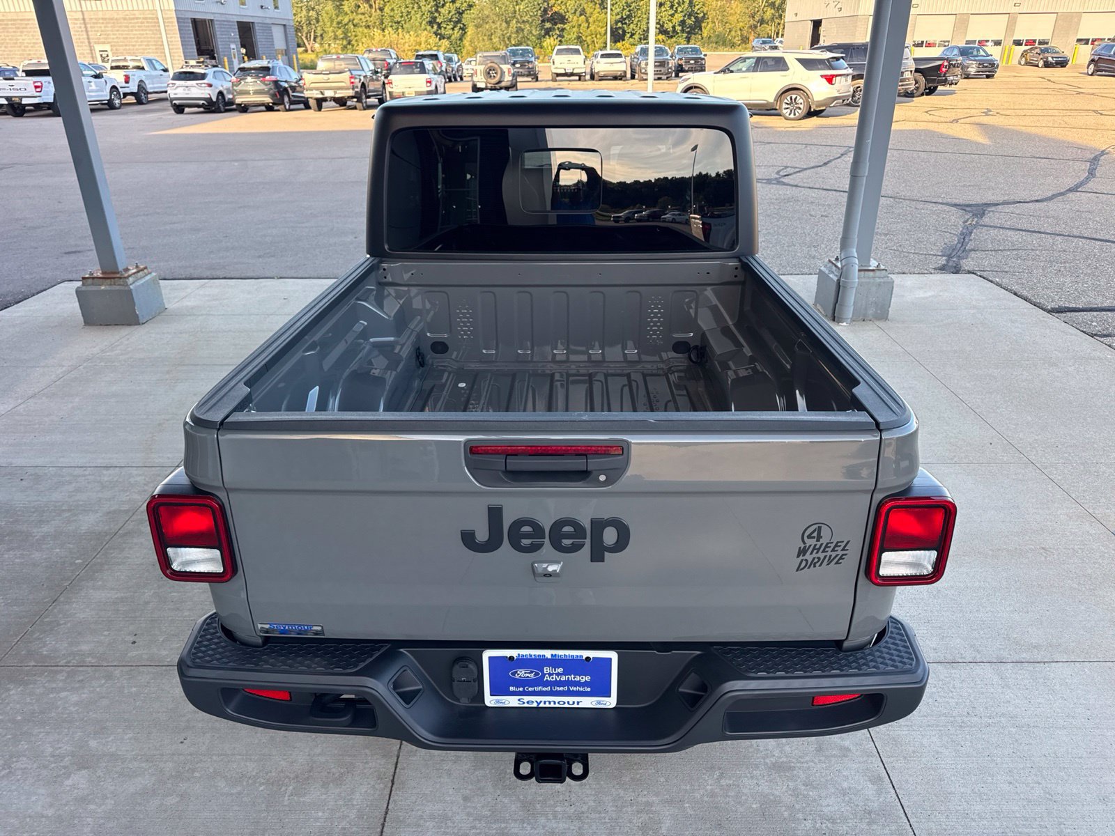 Used 2022 Jeep Gladiator Sport AWD/4WD image 7