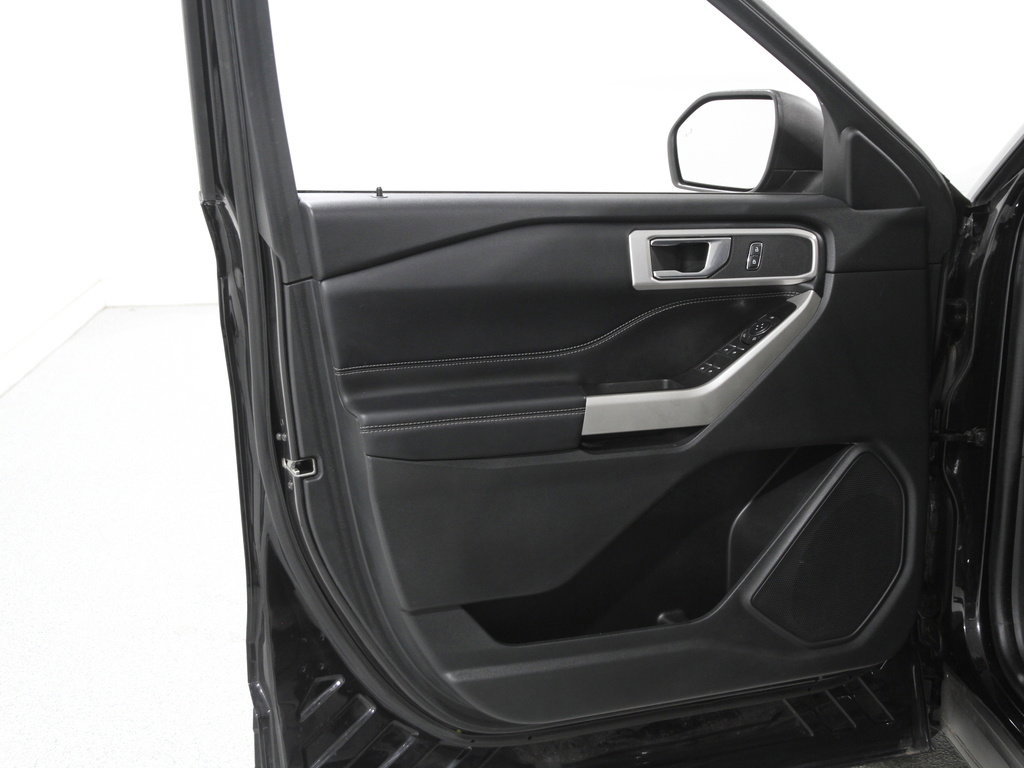 Certified 2022 Ford Explorer XLT w/ Equipment Group 202A image 6