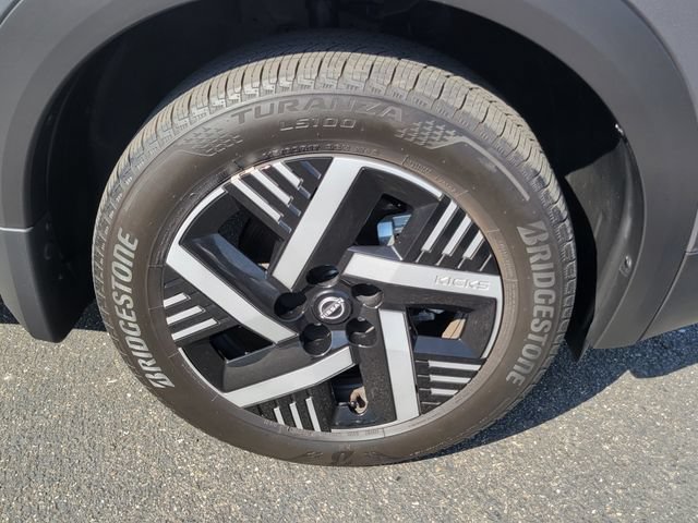 Used 2025 Nissan Kicks SV w/ Charging Package FWD image 6