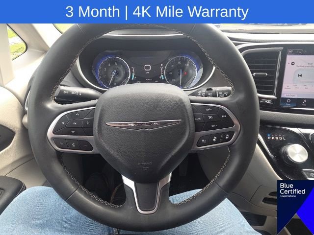 Used 2023 Chrysler Pacifica Touring-L FWD image 43