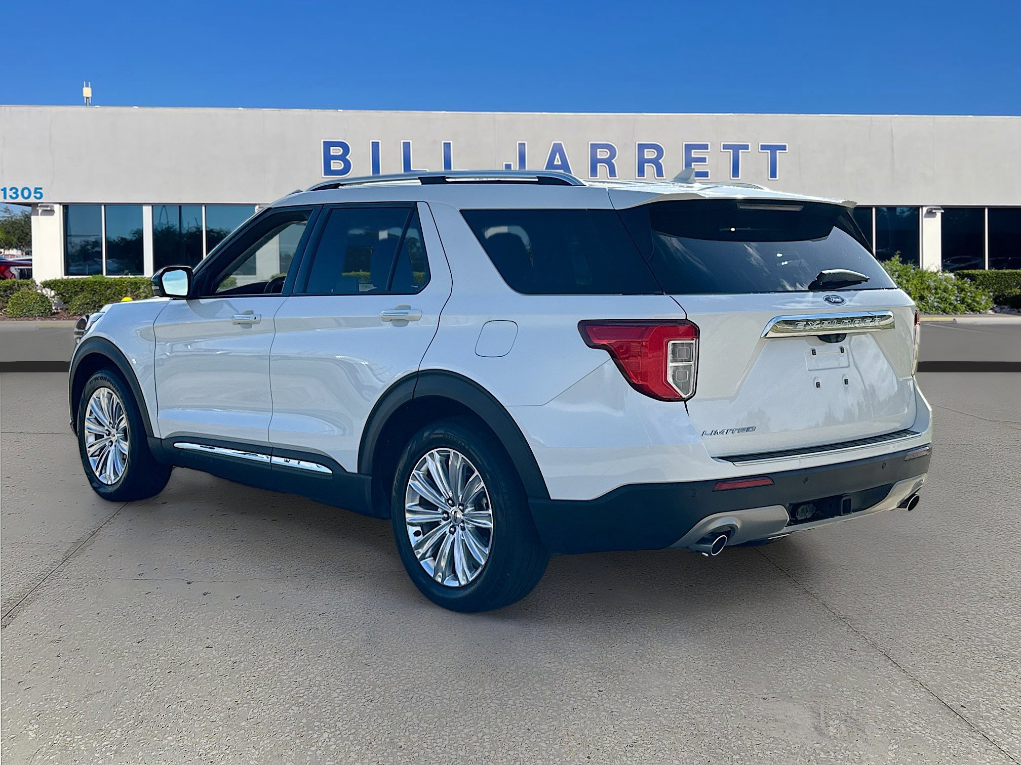 Certified 2022 Ford Explorer Limited w/ Limited Technology Package image 3