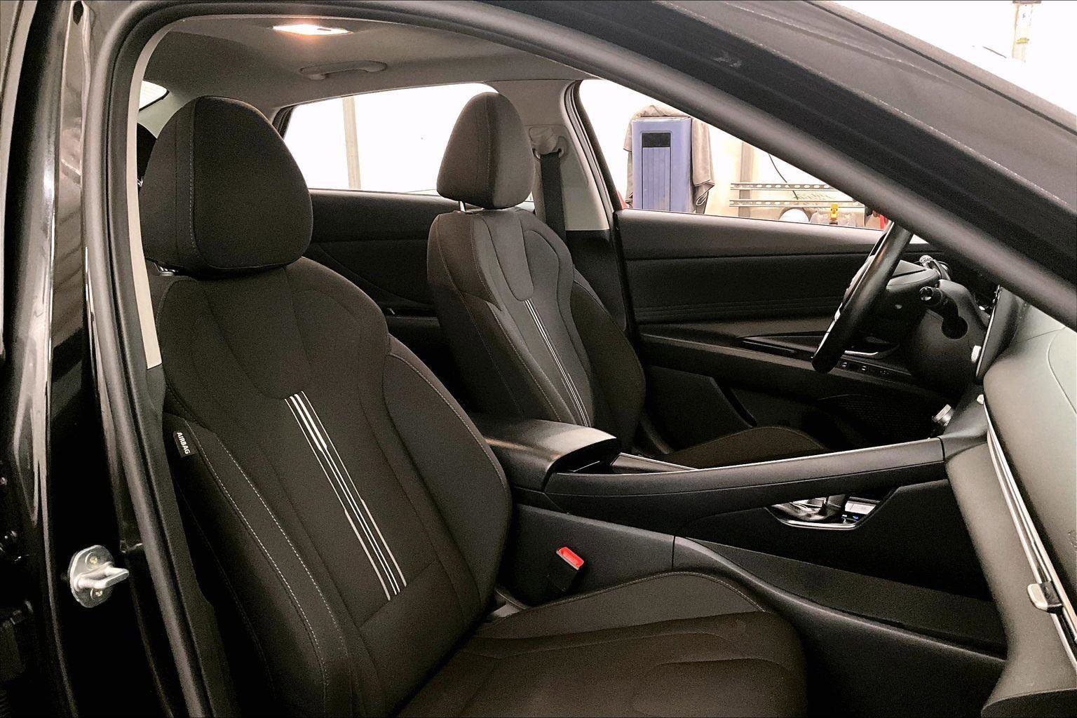 Used 2021 Hyundai Elantra SEL w/ Convenience + Premium Package image 7