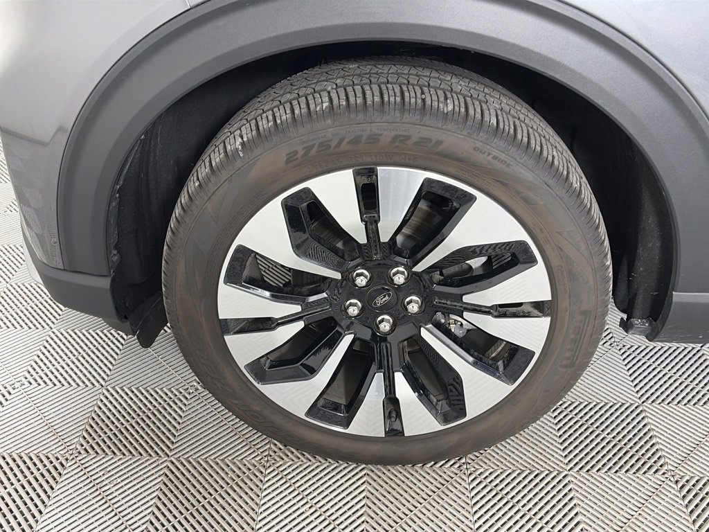 Certified 2025 Ford Explorer Platinum w/ LUX Leather Package image 8